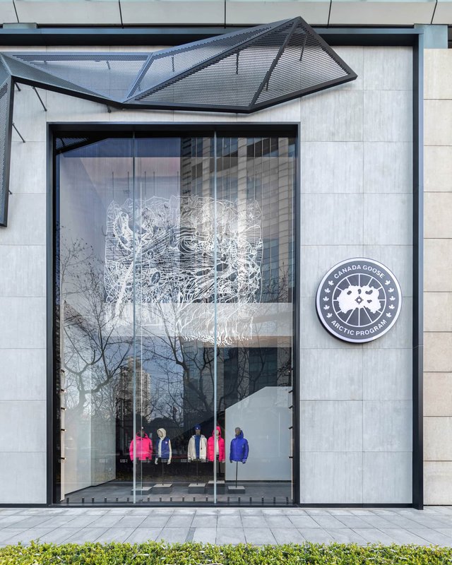 Alex Fischer &amp; Qavavau Manumie, ᐃᒻᒪᕕᒻᒥ Upon the Sea 海上, 2021, ≅15'×15' water cut aluminium, white paint. on display at iAPM, Shanghai, China